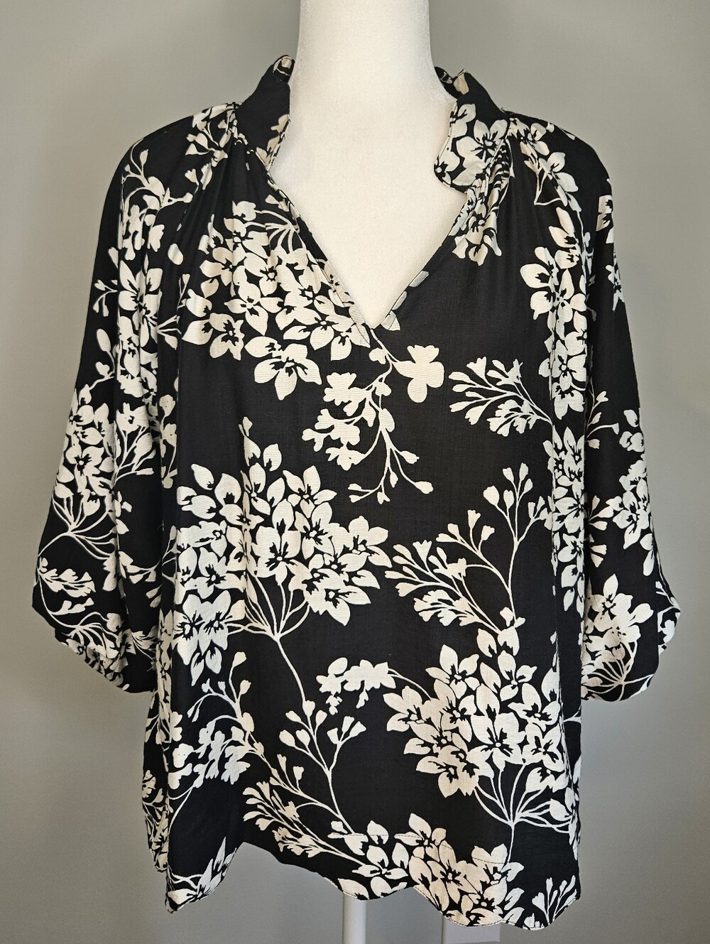 Cherry Blossom Printed Scalloped Hem Blouse in Black and Cream size Small